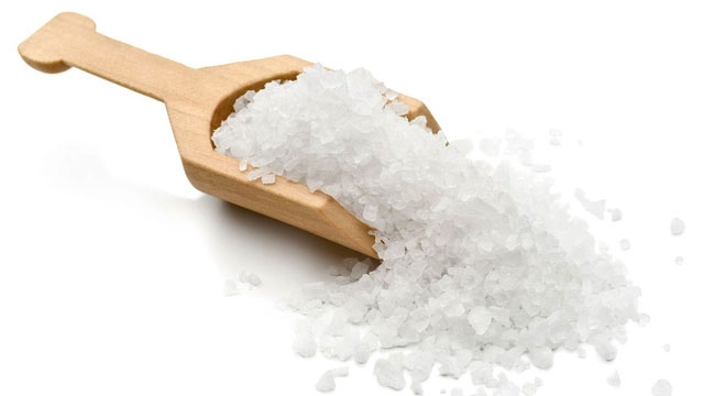 Người luôn thêm muối vào thức ăn có nguy cơ tử vong sớm cao hơn 28%.