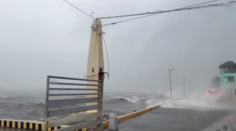 Siêu bão Noru khiến Philippines phải tạm dừng công việc hành chính, đóng cửa trường học  - ảnh 1