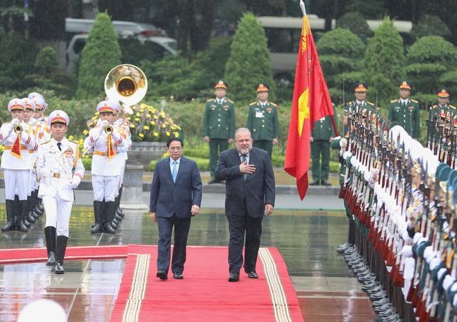 Thủ tướng Phạm Minh Chính chủ trì lễ đón Thủ tướng Cuba Manuel Marrero Cruz ảnh 1