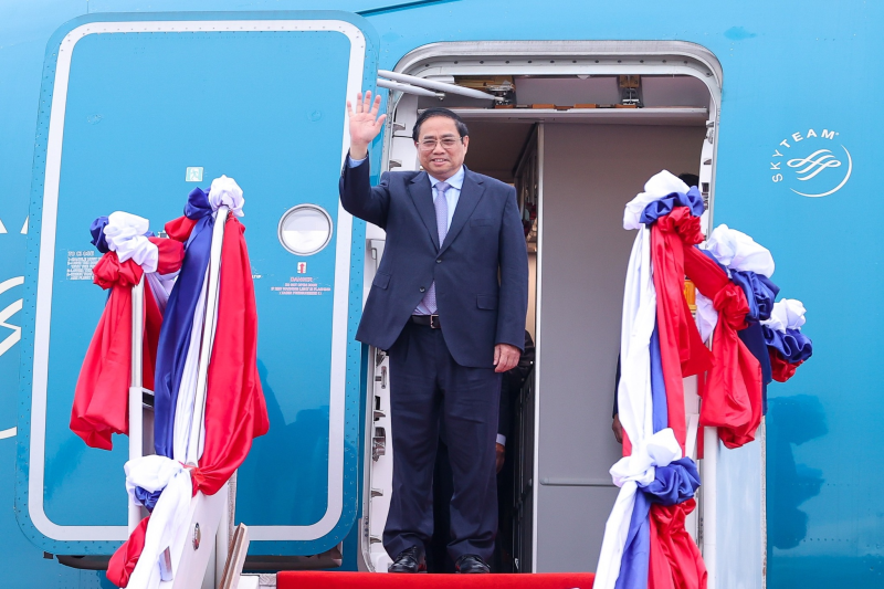 Thủ tướng Phạm Minh Chính tới Viêng Chăn, bắt đầu chuyến thăm chính thức Lào - ảnh 1