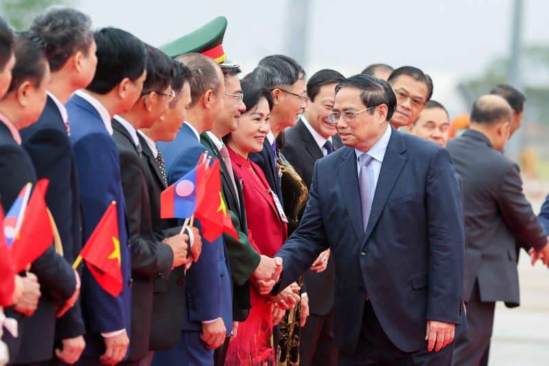 Thủ tướng Phạm Minh Chính tới Viêng Chăn, bắt đầu chuyến thăm chính thức Lào - ảnh 3