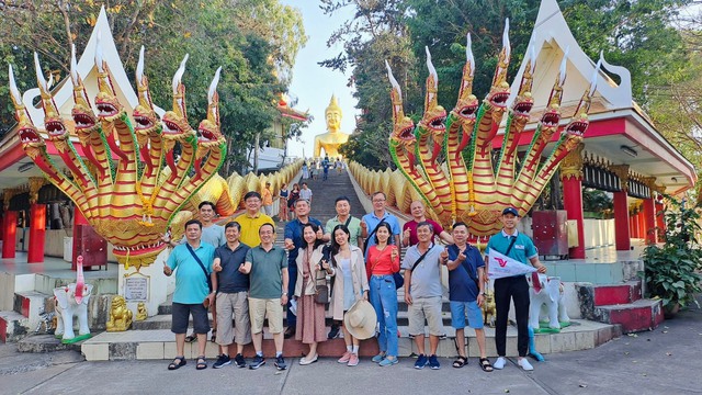 Du lịch trong nước ngày càng đắt đỏ, người Việt đổ đi nước ngoài chơi lễ - Ảnh 2.