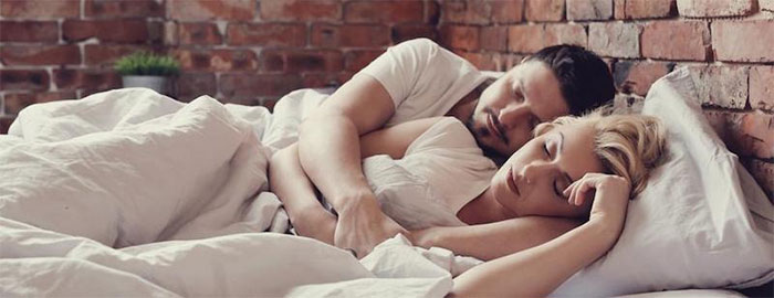 Ngủ đưa tay lên trán thời gian dài sẽ dẫn đến nhiều vấn đề nghiêm trọng về sức khỏe.