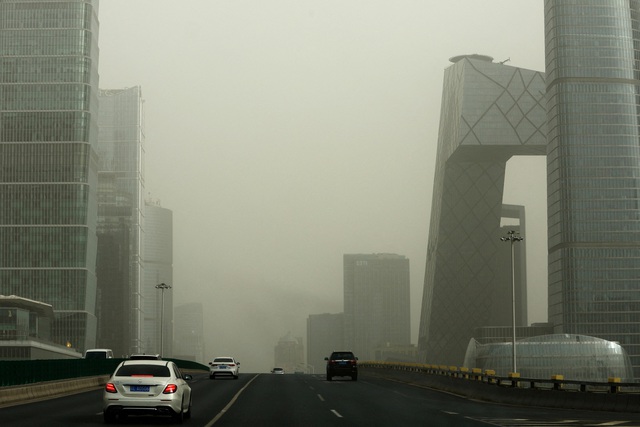Trung Quốc ô nhiễm nặng vì bão cát - Ảnh 2.
