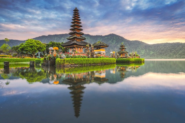 Bali cấm du khách dùng tiền điện tử để thanh toán - Ảnh 1.
