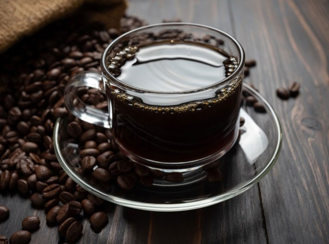 Cà phê đen chứa caffein giúp tỉnh táo.