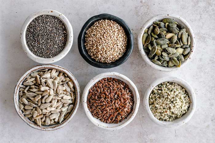  Các loại hạt là những thực phẩm thuần chay giàu canxi. 