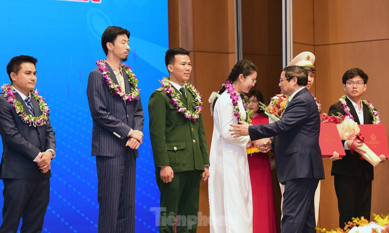 Thủ tướng Phạm Minh Chính biểu dương Gương mặt trẻ Việt Nam tiêu biểu và triển vọng 2023 ảnh 4