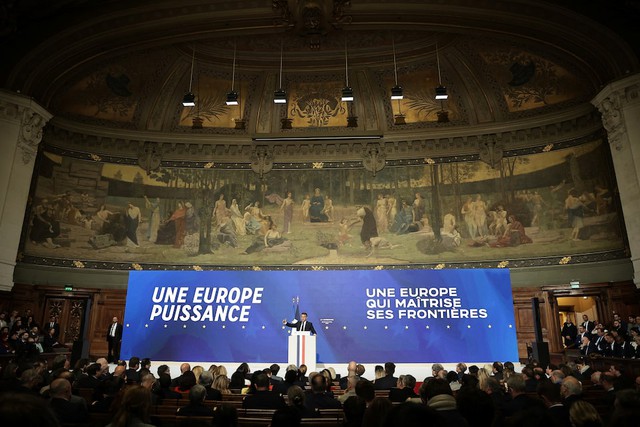 Tổng thống Pháp Emmanuel Macron phát biểu hôm 25-4. Ảnh: Reuters